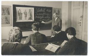 Доцент Йосип Кобів проводить заняття у студентів спеціальності "класична філологія". 10 вересня 1963 р.