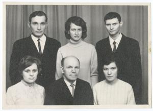 Викладач латинської мови Йосип Кобів з випускниками кафедри класичної філології 1970 р. 