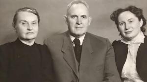 Михайло Білик з дружиною Марією й дочкою Оленою