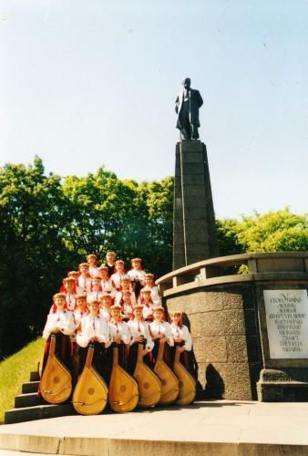"Зоряниця" біля пам'ятника Тарасу Шевченку