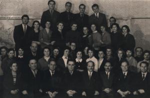 Студенти V курсу з працівниками географічного факультету. 1960 р.